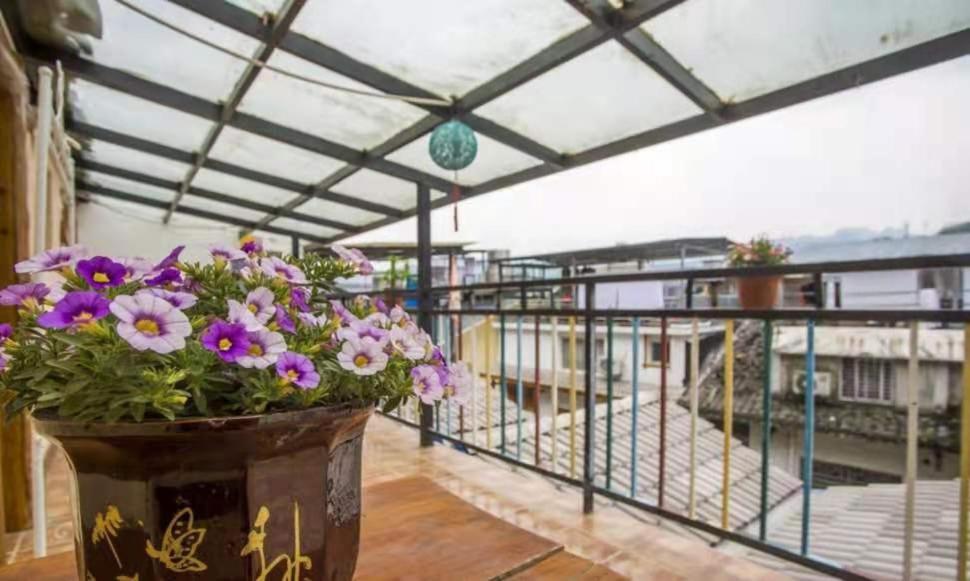 Zhangjiajie April Hostel Екстер'єр фото