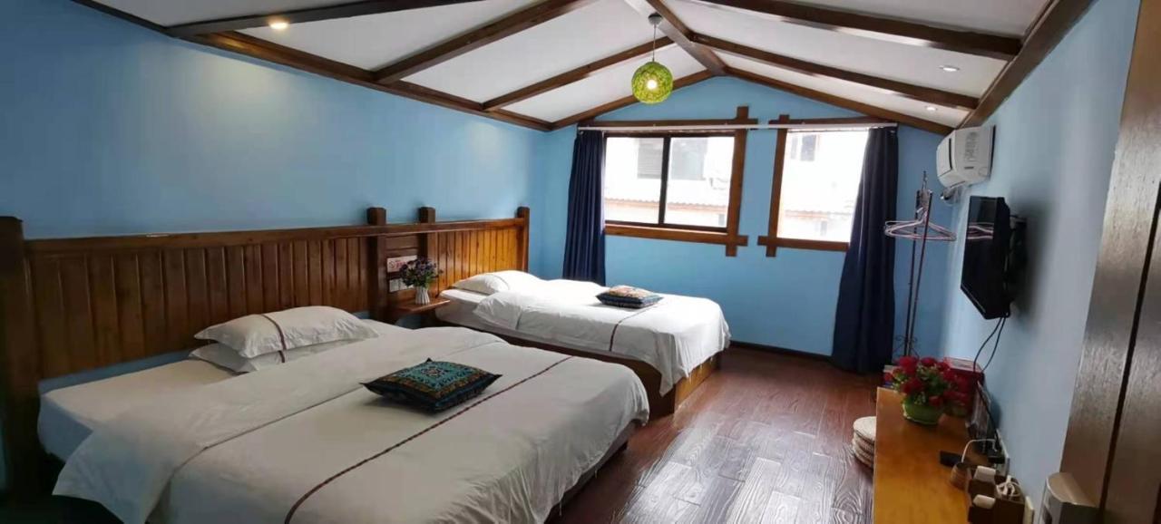 Zhangjiajie April Hostel Екстер'єр фото
