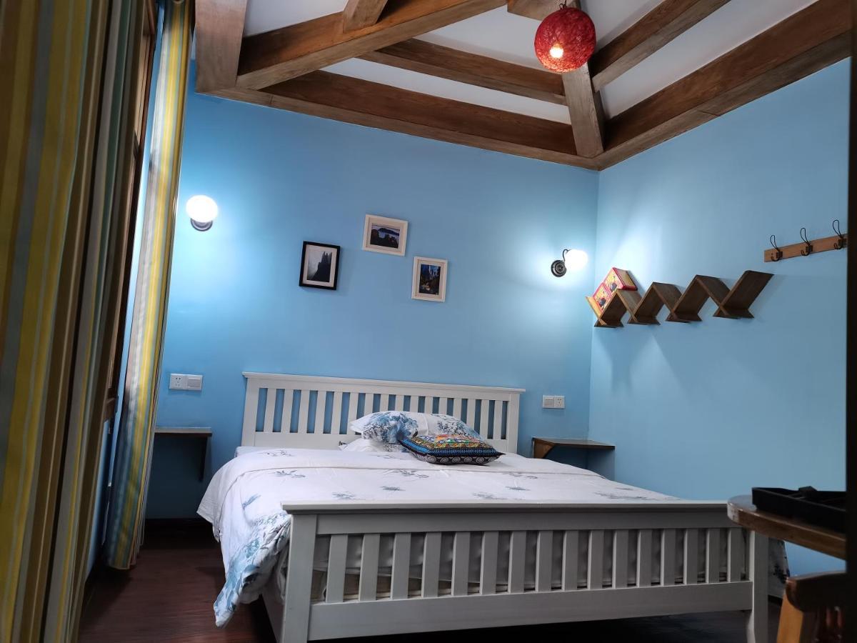 Zhangjiajie April Hostel Екстер'єр фото