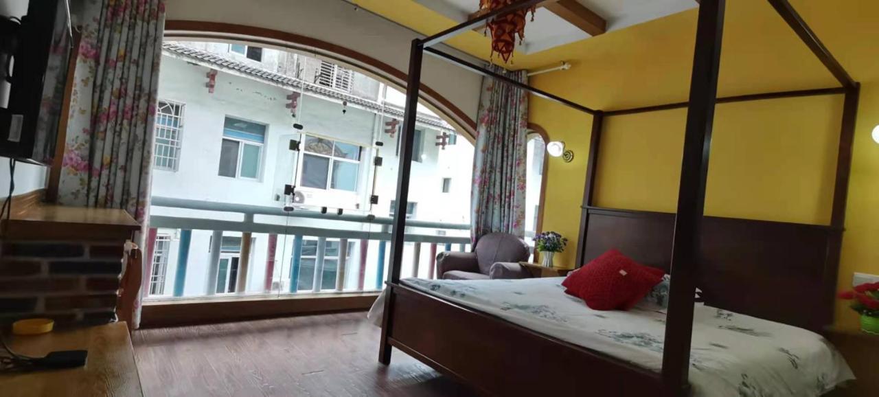 Zhangjiajie April Hostel Екстер'єр фото