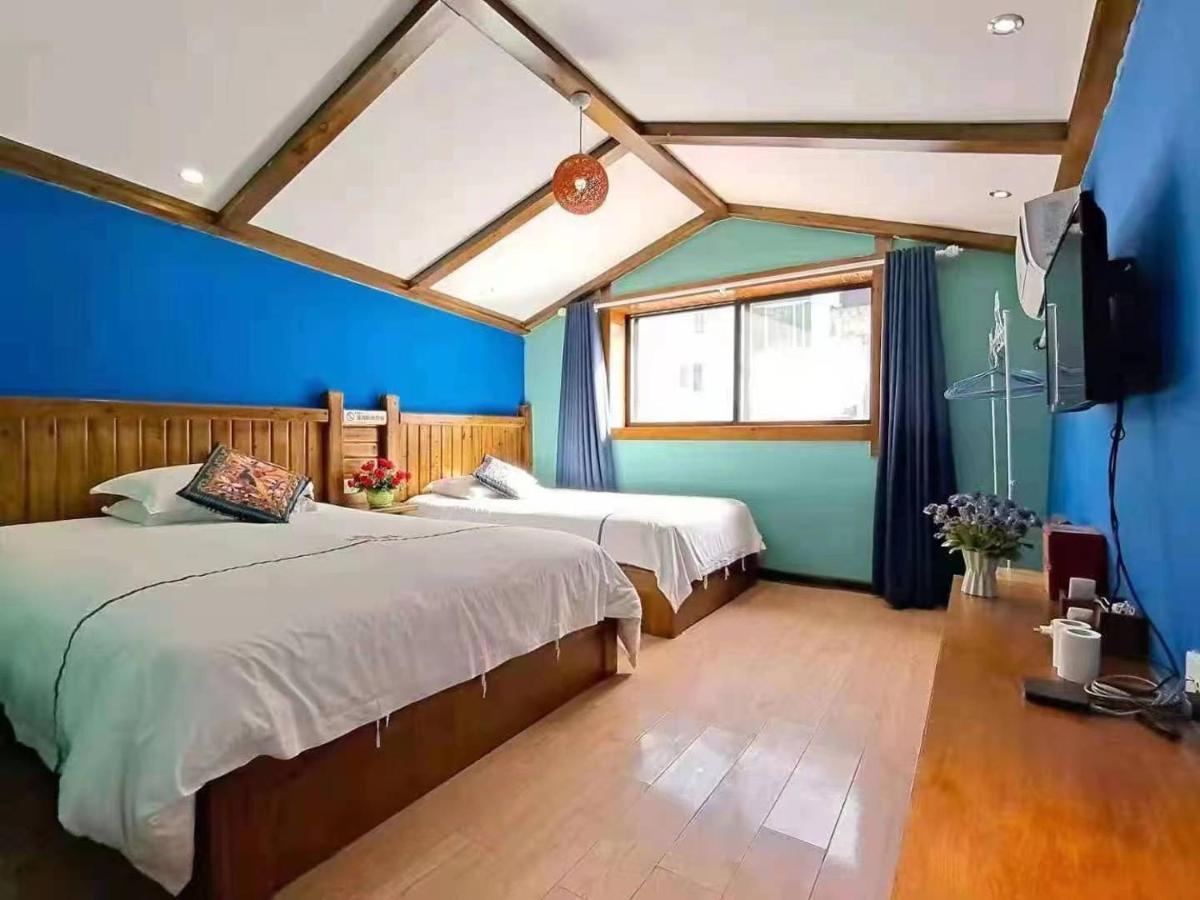 Zhangjiajie April Hostel Екстер'єр фото