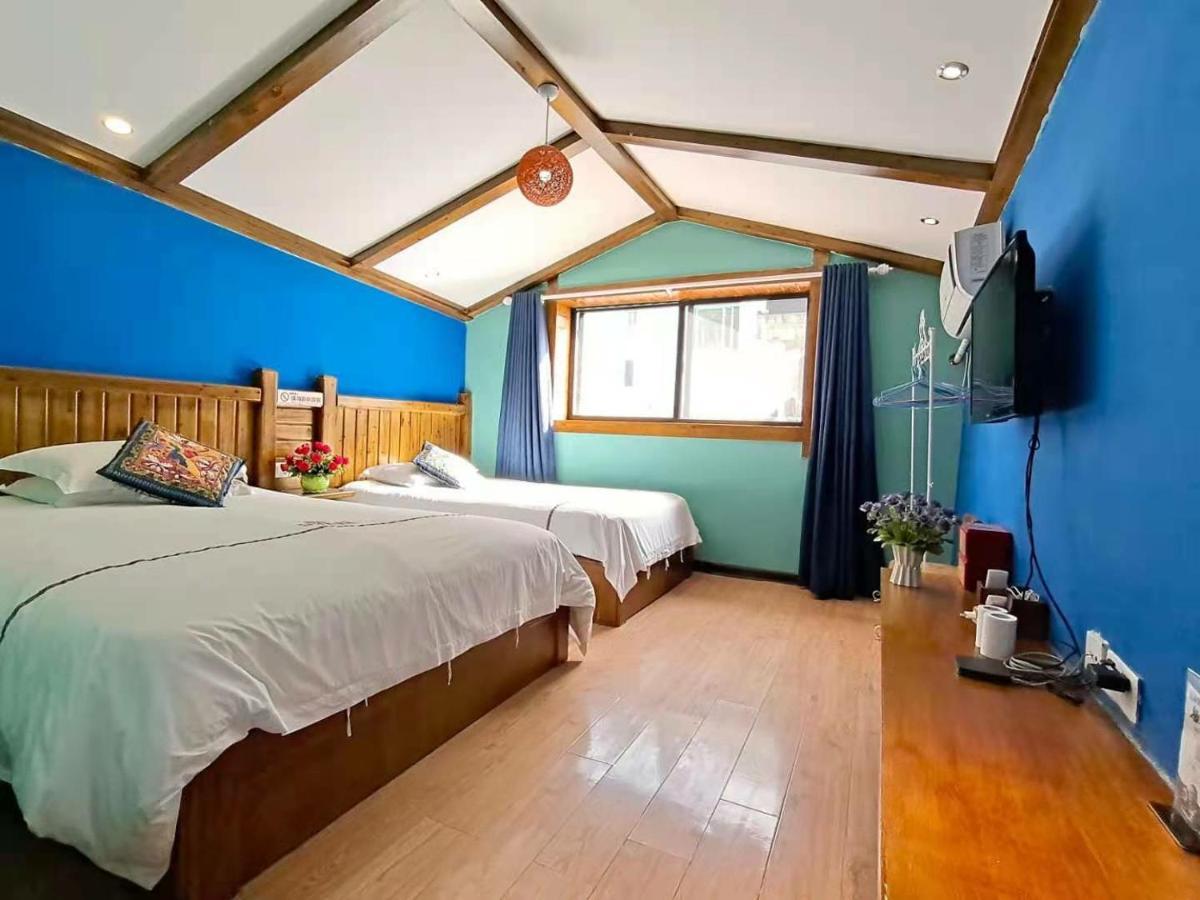 Zhangjiajie April Hostel Екстер'єр фото