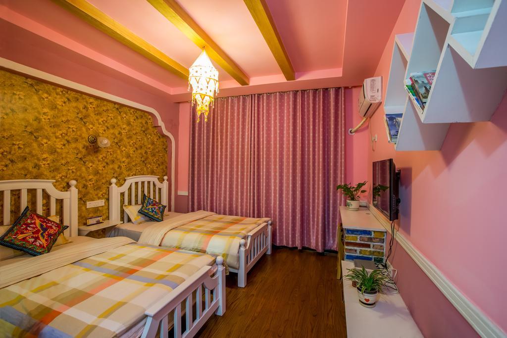 Zhangjiajie April Hostel Номер фото