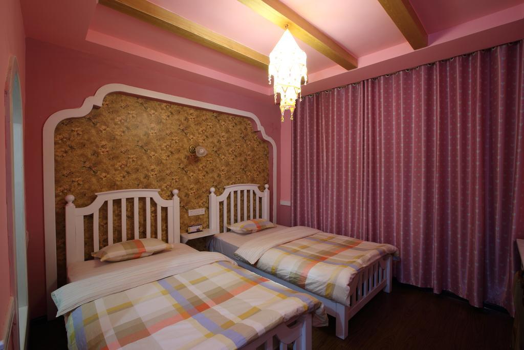 Zhangjiajie April Hostel Номер фото