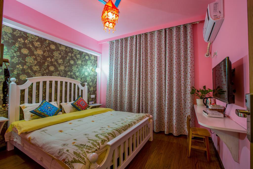 Zhangjiajie April Hostel Номер фото