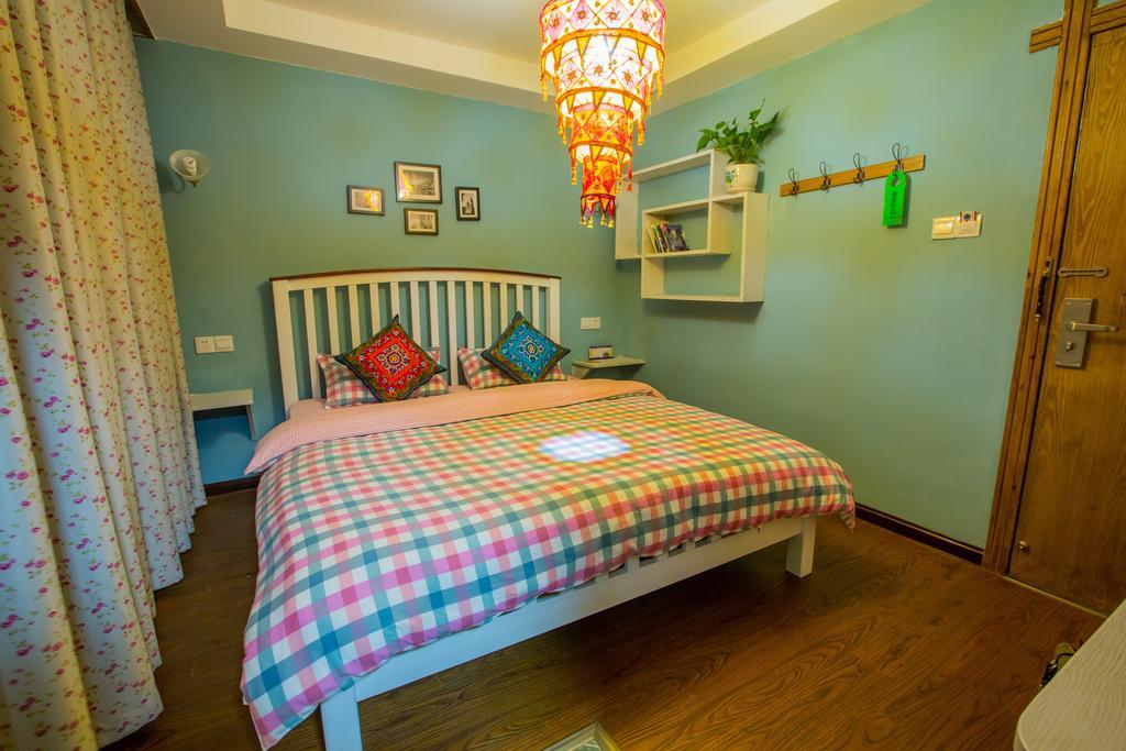 Zhangjiajie April Hostel Номер фото