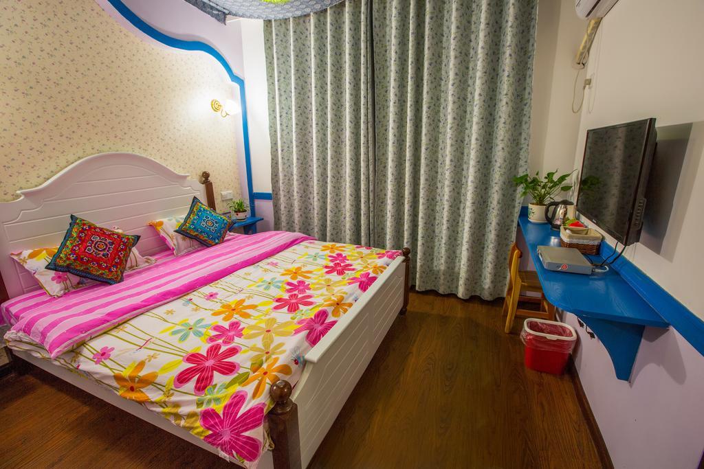 Zhangjiajie April Hostel Номер фото