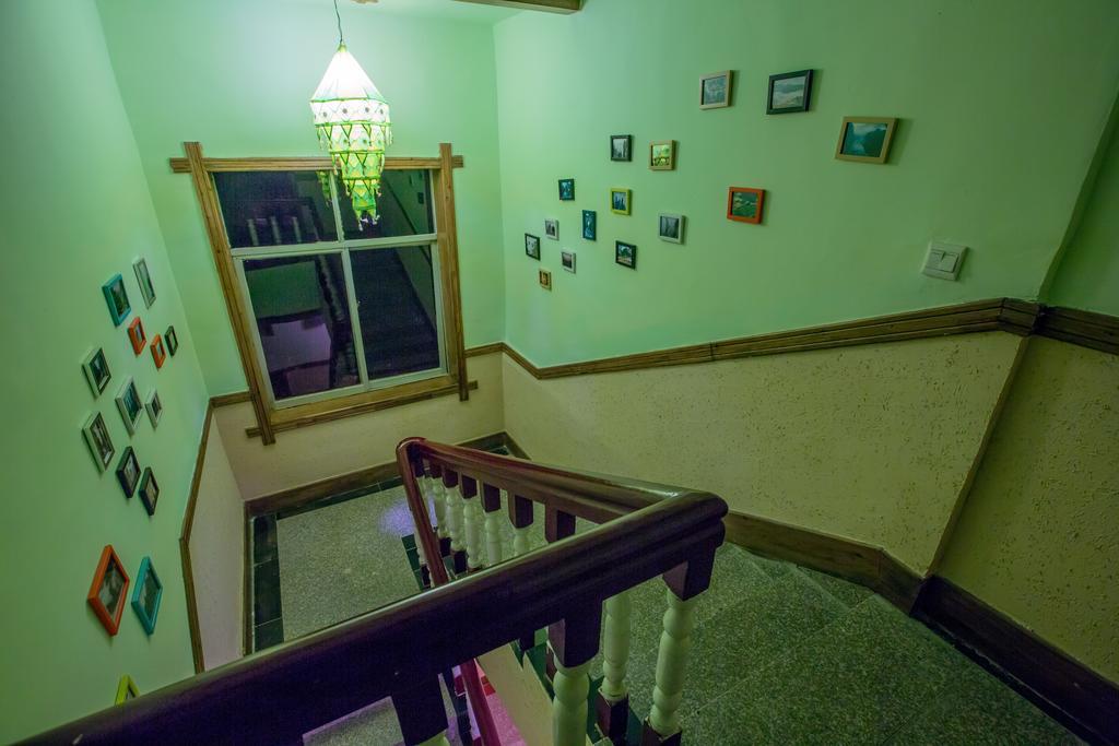 Zhangjiajie April Hostel Екстер'єр фото
