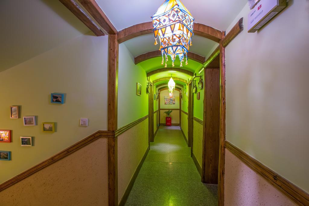 Zhangjiajie April Hostel Екстер'єр фото